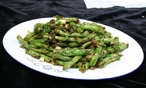 Recette visuelle : Haricot kilomètre sauté au wok avec de l'ail et de la sauce soja