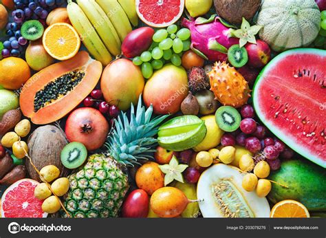 Assortiment de petits fruits colorés