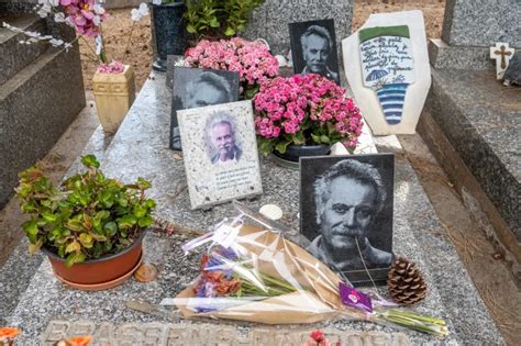 Image d'archive de Georges Brassens avec une illustration de 