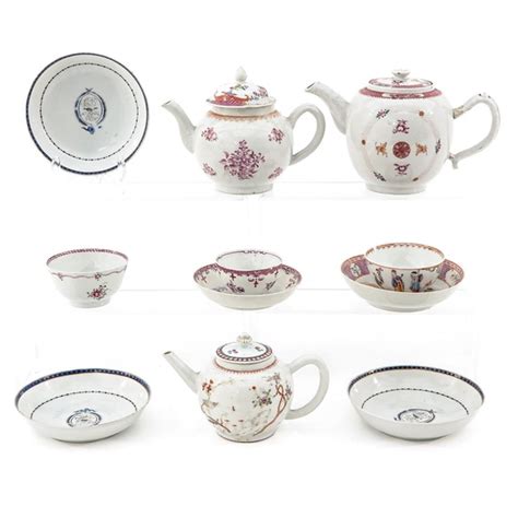 Collection de tasses et théières anciennes