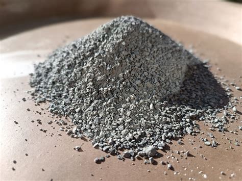 Application de poudre de basalte sur un sol