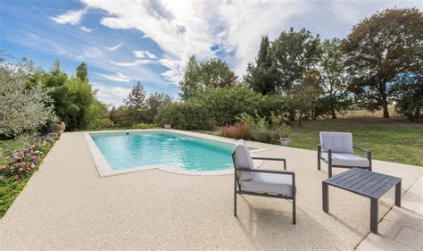 Exemples de revêtements pour plages de piscine