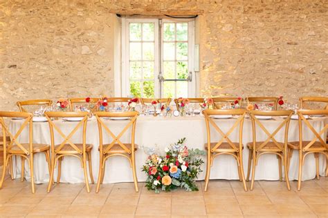 Exemple de disposition de table avec hortensias et accessoires en lin