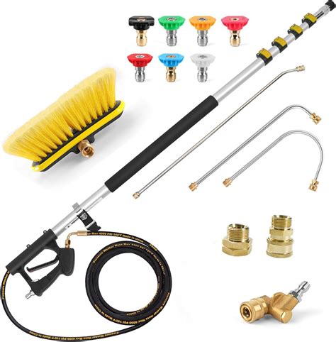 Nettoyeur haute pression projetant de l'eau sur une terrasse en dalles