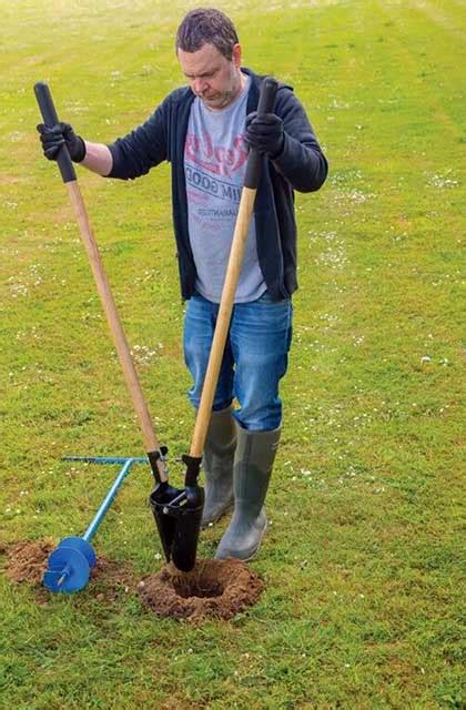 Outil de jardinage pour creuser un trou