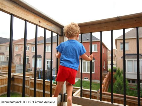 personne désencombrant un balcon
