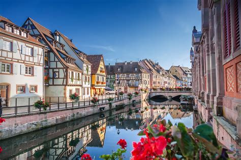 Vue panoramique du centre-ville de Colmar et de ses infrastructures sociales