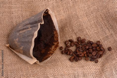 filtre à café et marc de café