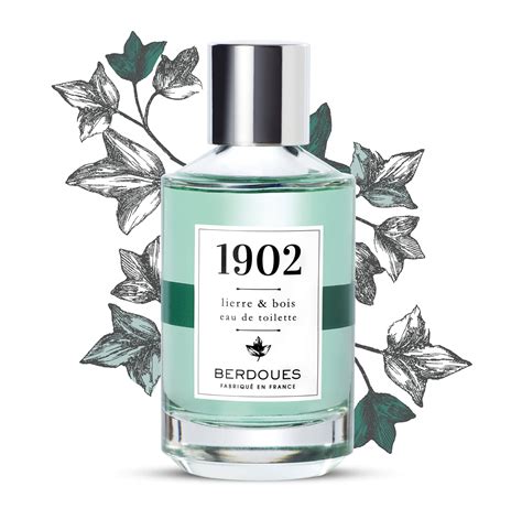 Bouteille de parfum 1902 Lierre & Bois de Berdoues dans un environnement naturel