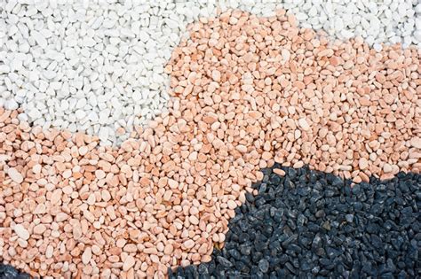 Exemple de camaïeu de 3 couleurs de gravier pour un jardin harmonieux