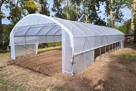 Exemples de serres tunnels de différentes tailles