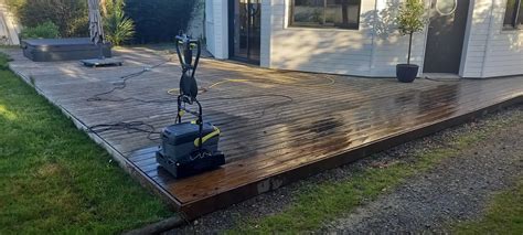 Nettoyage d'une terrasse en bois