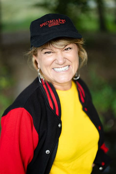 Portrait d'une jeune femme aux multiples facettes