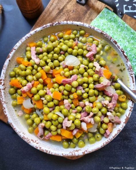 Assiette de petits pois frais préparés