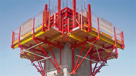 Tour d'hôtel en construction utilisant un système de coffrage grimpant