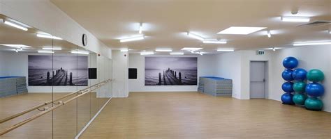Vue intérieure des installations de remise en forme du centre ACQUA VITAL
