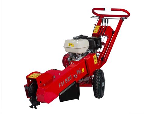 Machine rogneuse de souche en action