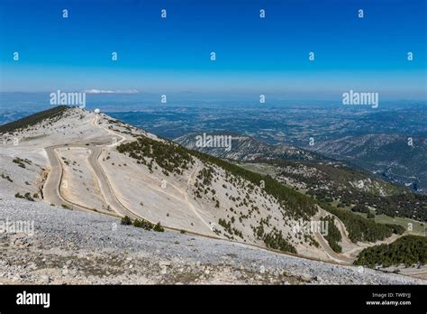 Vue panoramique du sommet lunaire du Mont Ventoux