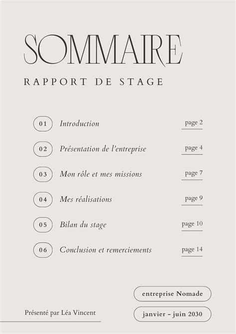 Étudiant travaillant sur son rapport de stage dans un environnement calme et organisé
