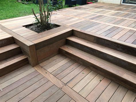 Exemple d'une terrasse en bois réalisée par un professionnel qualifié