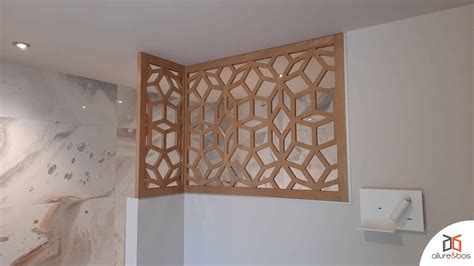 Comparatif visuel entre un habillage en bois vieilli et un habillage en PVC moderne