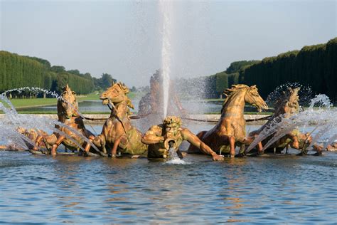 Le bassin d'Apollon au lever du soleil