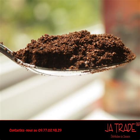 Marc de café utilisé comme répulsif et engrais