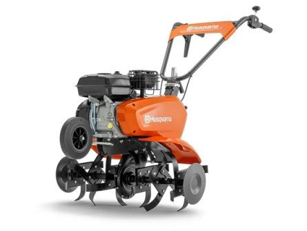 Motobineuse Husqvarna TF 335 en plein travail de préparation de sol dans un jardin potager
