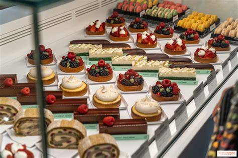Gros plan sur une pâtisserie maison servie en fin de repas