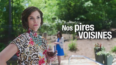 Image d'une discussion entre voisins sur l'entretien d'un jardin