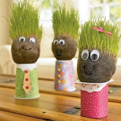 Bonhomme gazon avec des cheveux verts