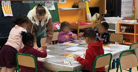 Enfant avec AVS en classe