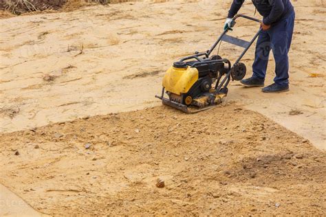 Compactage du sable avec un rouleau