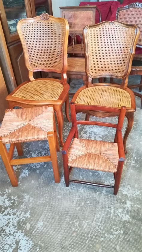 Exemples variés de sièges cannés et paillés