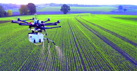 Image d'un drone agricole en action