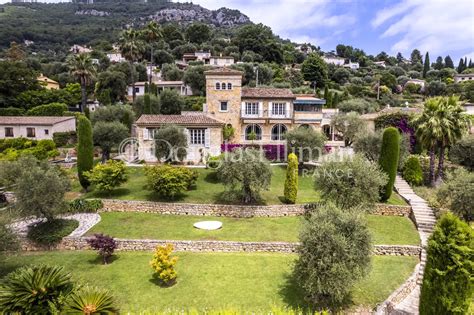 Vue panoramique des jardins familiaux à Besançon