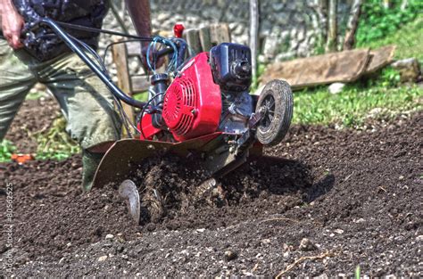 Motoculteur Nautac en action