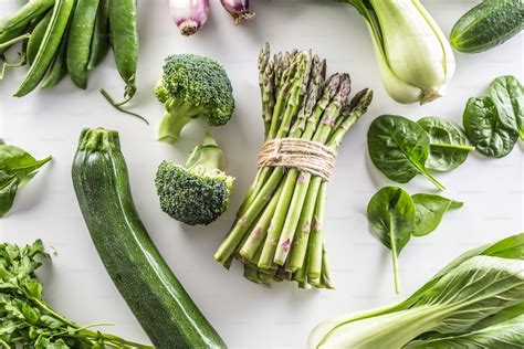 Assortiment de légumes verts frais