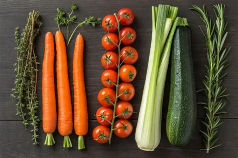 Assortiment de légumes frais pour une soupe