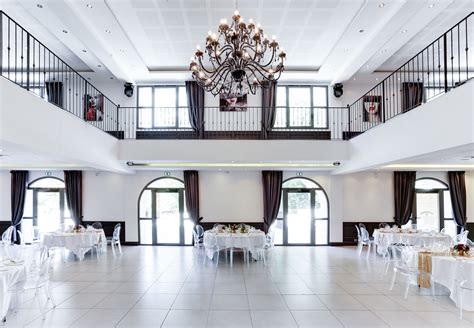 Vue intérieure d'une salle de réception du Quai Fleuri