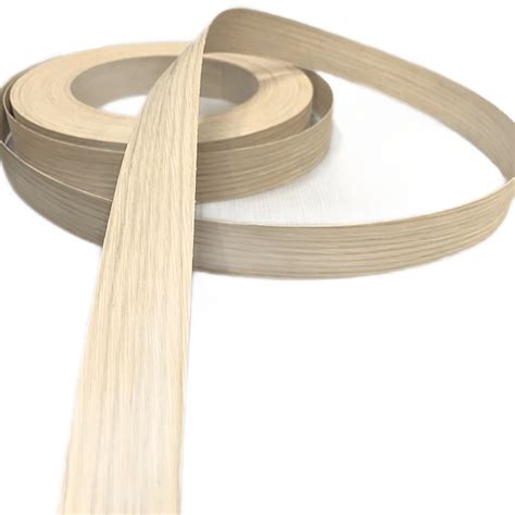 Illustration montrant l'utilisation d'une bande d'aluminium plate comme protection temporaire de chant de carrelage