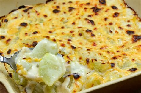 Photo de plats cuisinés à base de chayotte (gratin, salade, curry)