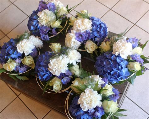 Composition florale d'hortensias de différentes couleurs