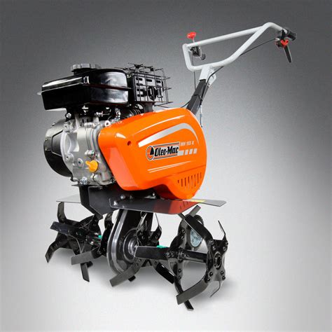 Motobineuse Oleo-Mac MH155 K en action dans un potager