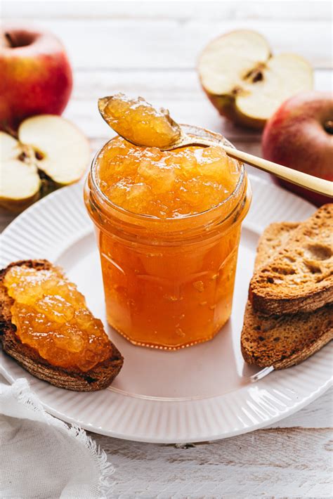 Photo de confiture de poncire en bocal montrant une texture confite et ambrée
