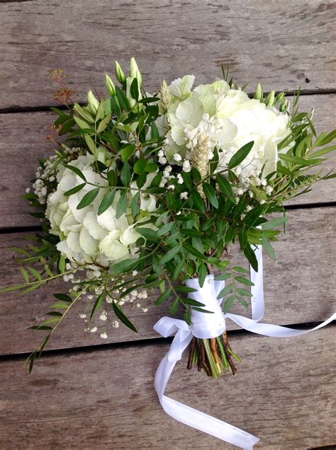 Bouquet de mariée avec des hortensias blancs