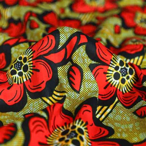 Tissu Wax Hibiscus aux motifs floraux rouges et jaunes