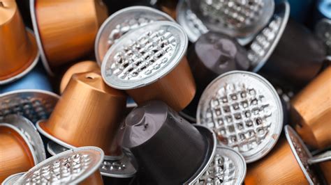 Bac à compost domestique avec des capsules de café