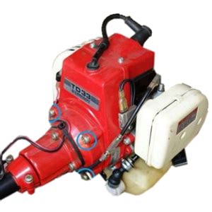 Vue rapprochée d'un moteur Kawasaki TD33