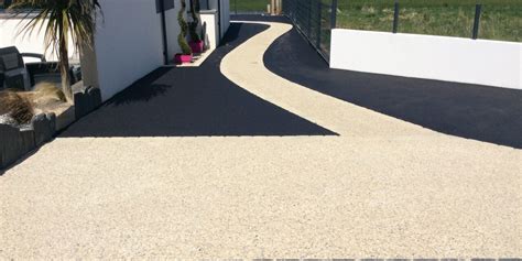 Exemple d'allée en béton désactivé avec spots intégrés